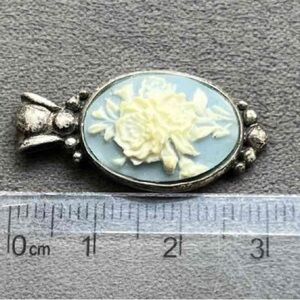 Sterling Cameo Floral Pendant & 17in Sterling Silver Chain EUC